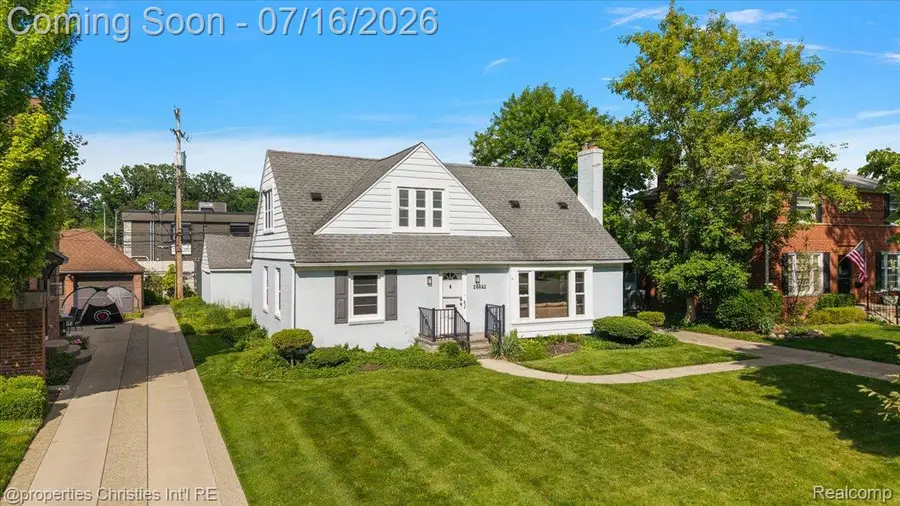 26642 York Road, Huntington Woods, MI 48070 - #2