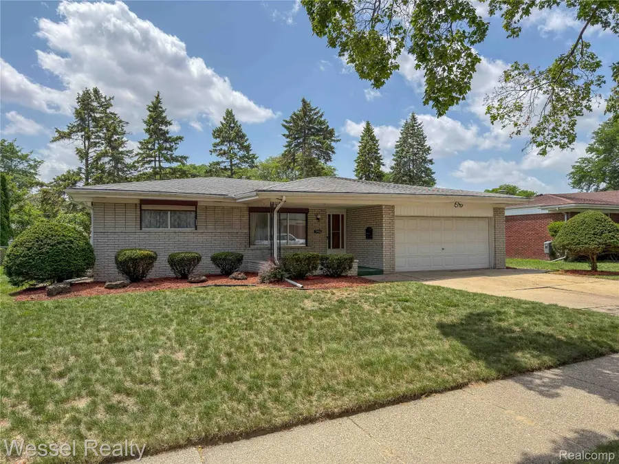3446 Girard Drive, Warren, MI 48092 - #2