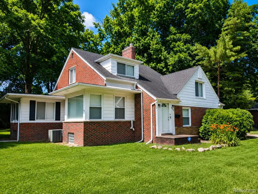 20552 Huntington Avenue, Harper Woods, MI 48225 - #2