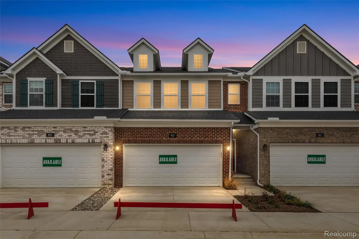 807 Balmoral Ln, Troy, MI 48085 - #1