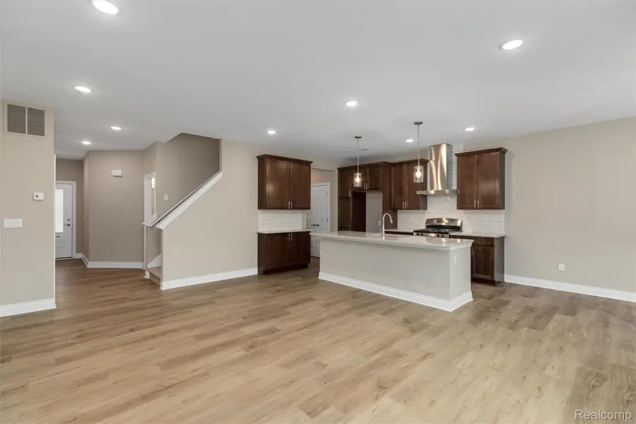 807 Balmoral Ln, Troy, MI 48085 - #2
