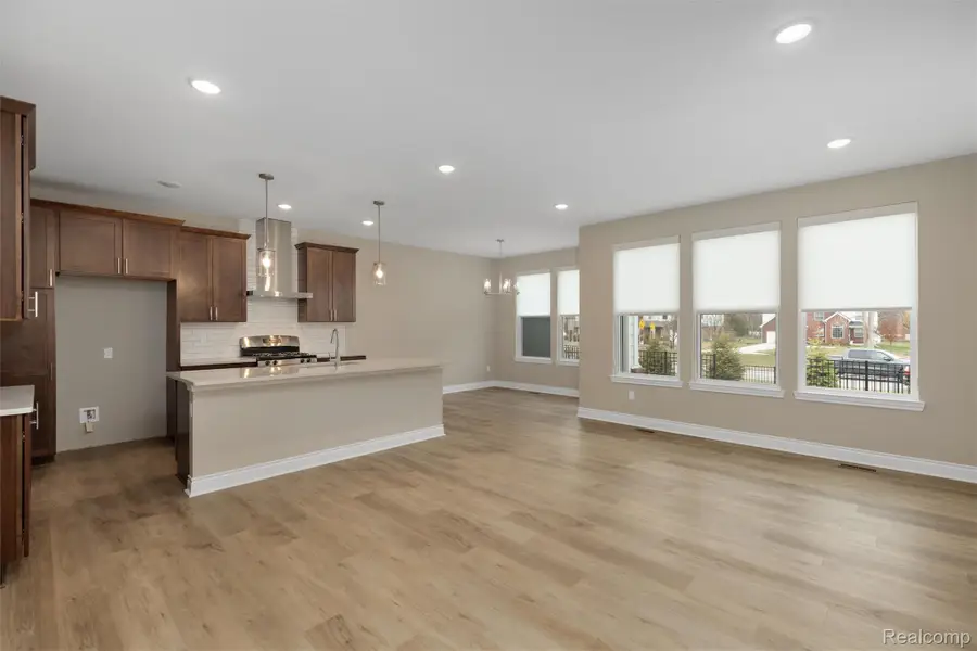 807 Balmoral Ln, Troy, MI 48085 - #3