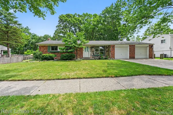 2711 Red Arrow Drive, CommerceTwp, MI 48382