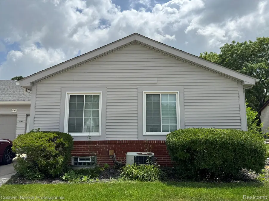 1041 Leisure Drive, Flint, MI 48507 - #2
