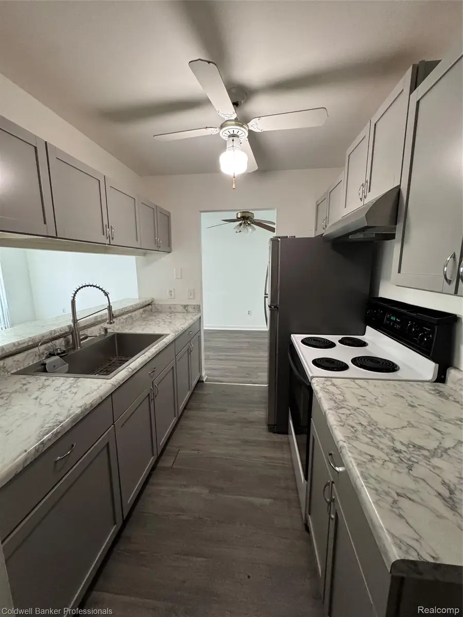 1041 Leisure Drive, Flint, MI 48507 - #3