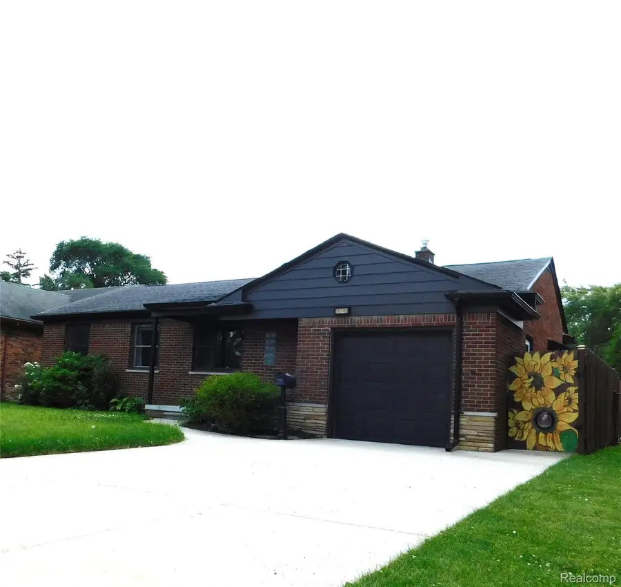 16740 College, Fraser, MI 48026 - #2