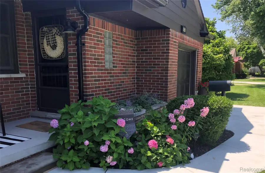 16740 College, Fraser, MI 48026 - #3