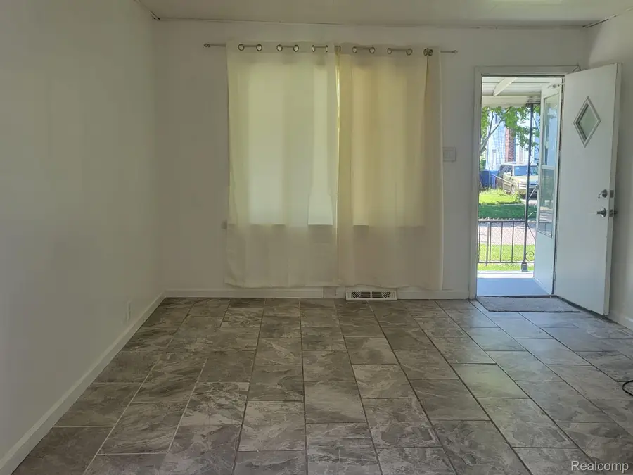 7027 Chalmers Avenue, Warren, MI 48091 - #3
