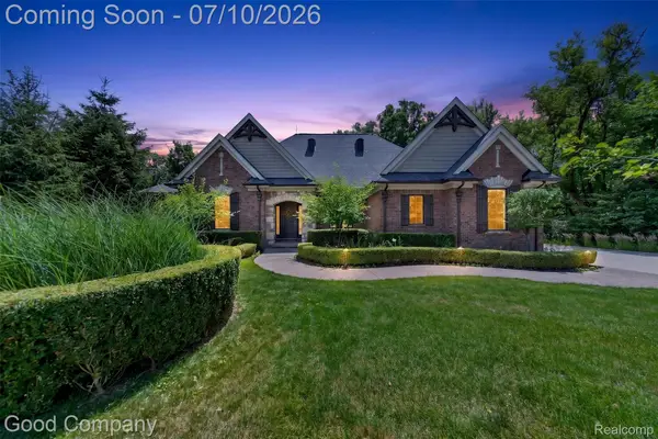 1946 Acorn Glen, RochesterHills, MI 48306