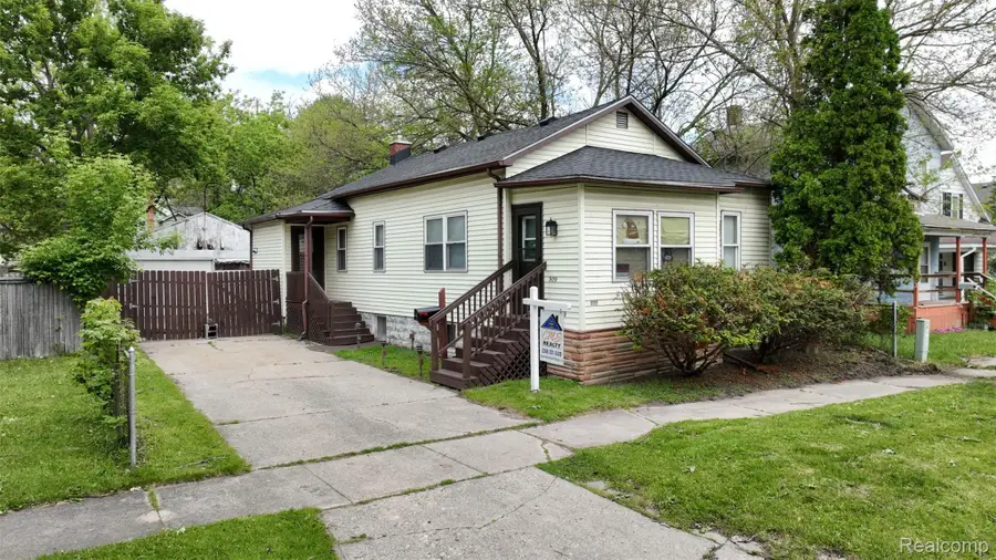 909 N Granger Street, Saginaw, MI 48602 - #2