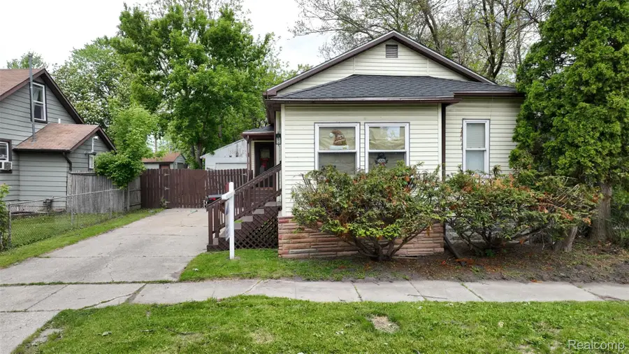 909 N Granger Street, Saginaw, MI 48602 - #3
