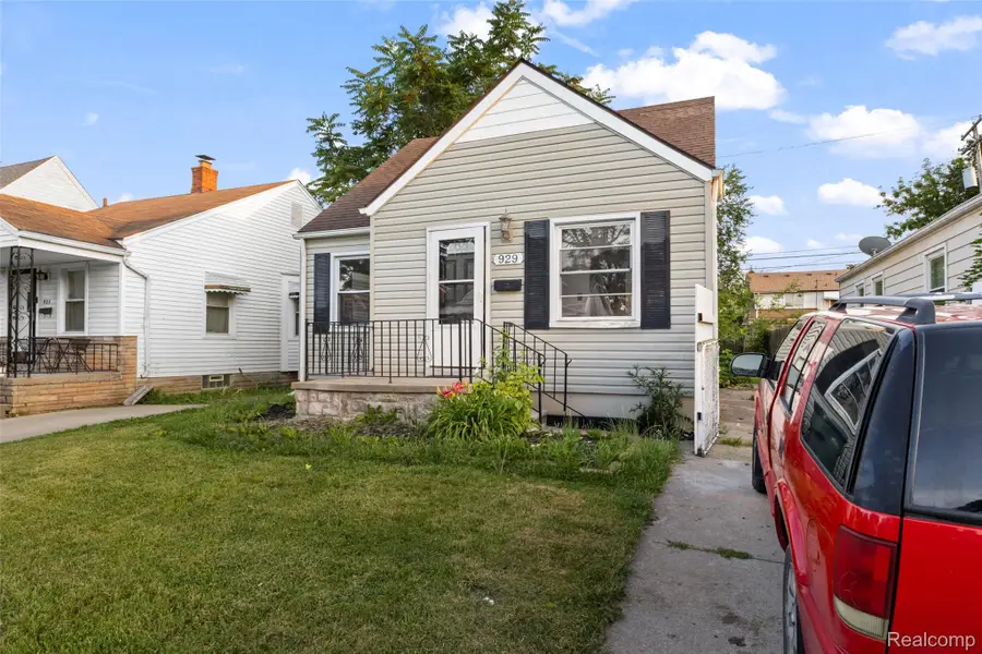 929 White Avenue, Lincoln Park, MI 48146 - #2