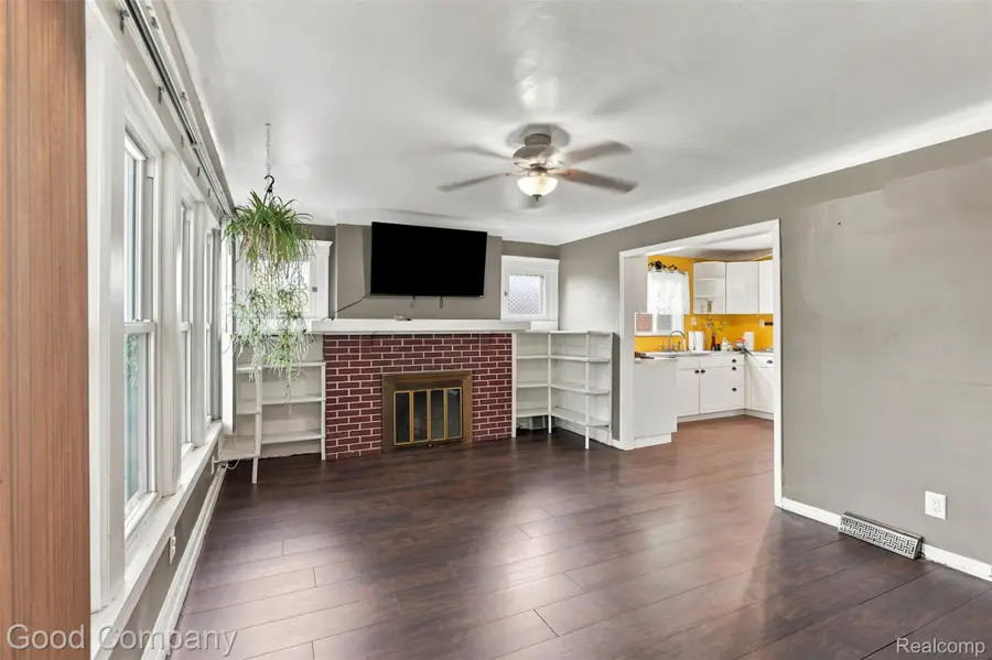 412 Chippewa Street, Clawson, MI 48017 - #2