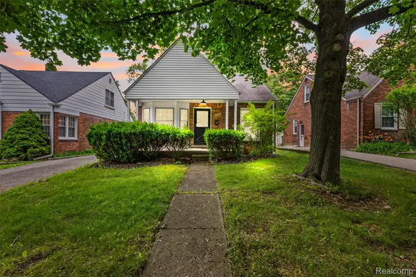 414 Aqua Court, RoyalOak, MI 48073