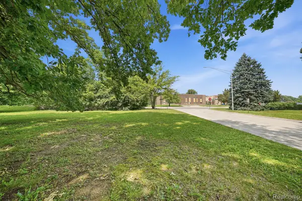 28993 Monterey Drive, Southfield, MI 48076
