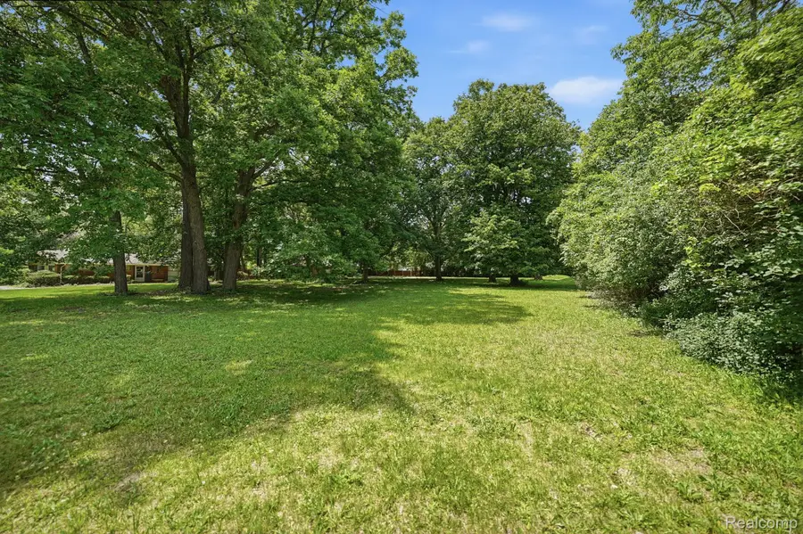 28993 Monterey Drive, Southfield, MI 48076 - #2