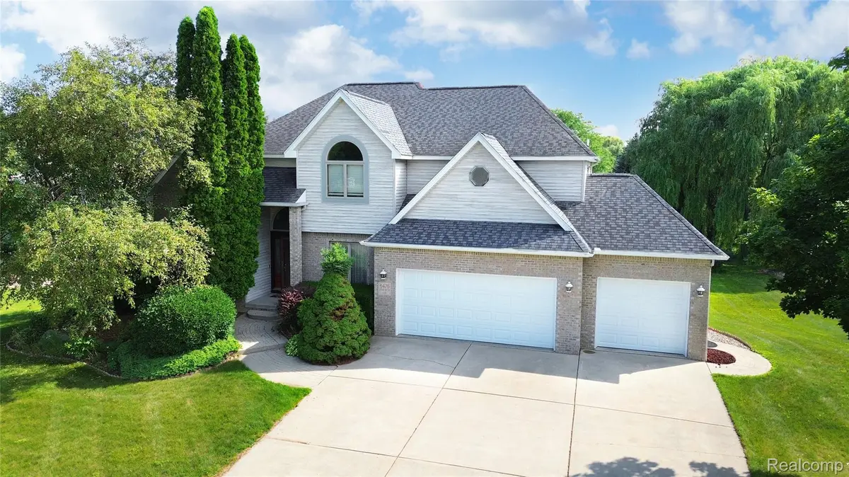 6476 Stonebrook Lane, Flushing, MI 48433 - #1