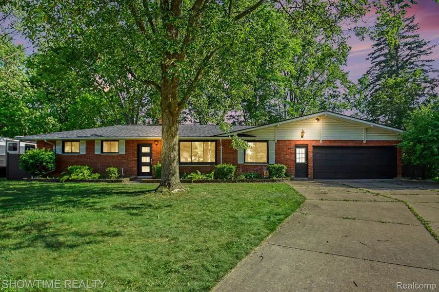 3699 Mark Road, Waterford, MI 48328 - #2