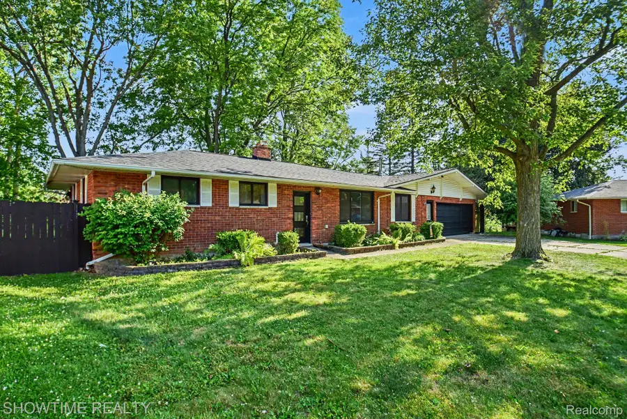 3699 Mark Road, Waterford, MI 48328 - #3