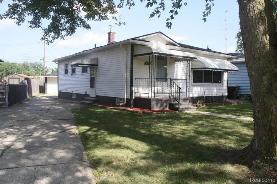 5001 Montfaucon Street, Trenton, MI 48183 - #2