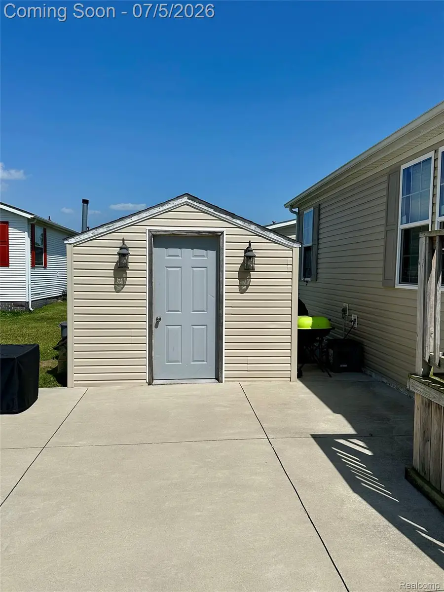 11211 Nearbrook Court, South Lyon, MI 48178 - #2