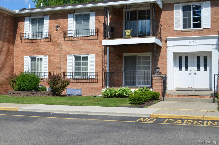 30789 Shiawassee Road #9, Farmington, MI 48336 - #2