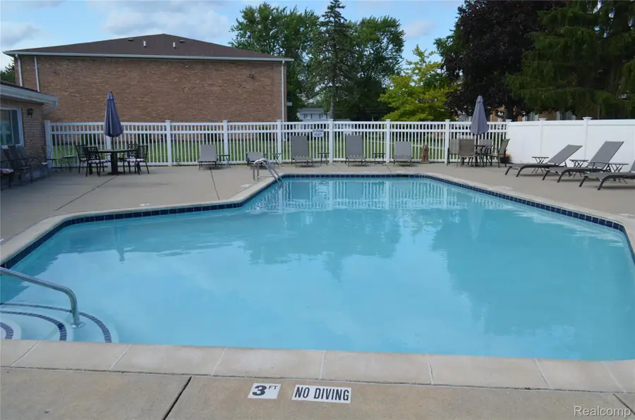 30789 Shiawassee Road #9, Farmington, MI 48336 - #3