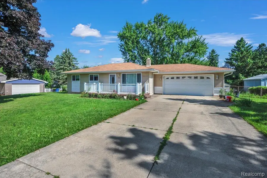2141 Willot Road, Auburn Hills, MI 48326 - #2