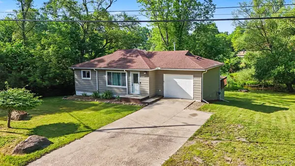 611 Bunny Run Boulevard, LakeOrion, MI 48362