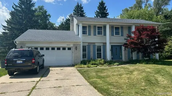 43095 Whisper Court, Northville, MI 48168