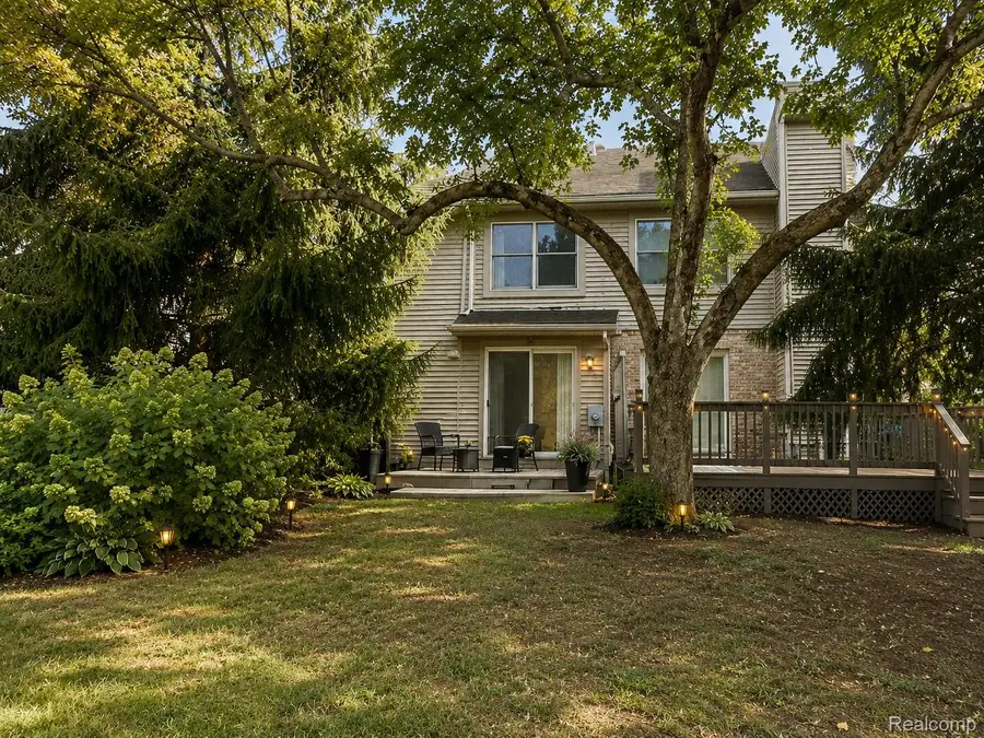 45125 Horseshoe Circle, Canton, MI 48187 - #2