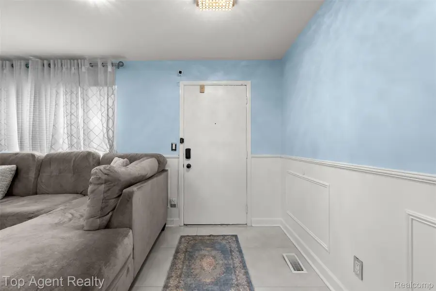 28264 Universal Drive, Warren, MI 48092 - #3