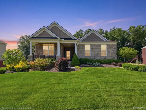 30243 Macintosh Lane, NewHudson, MI 48165