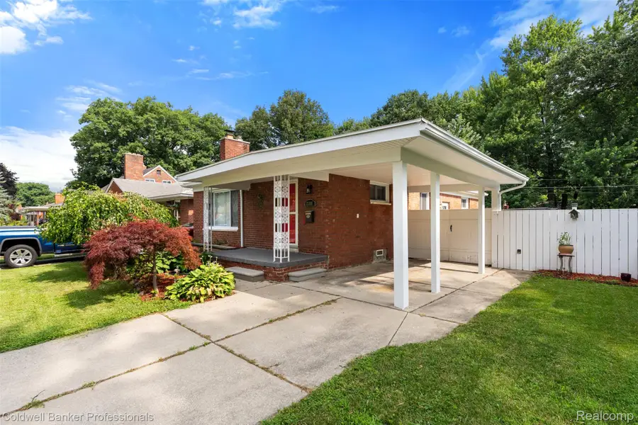 22101 Mauer Street, Saint Clair Shores, MI 48080 - #2