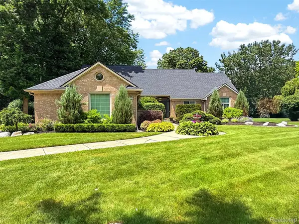 6713 Aurora Drive, Troy, MI 48098