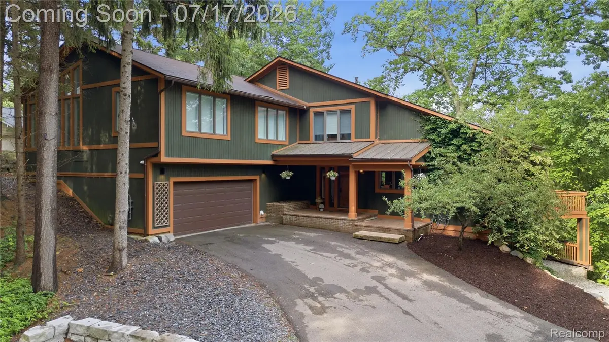 7375 Parkwood Drive, Fenton, MI 48430 - #1