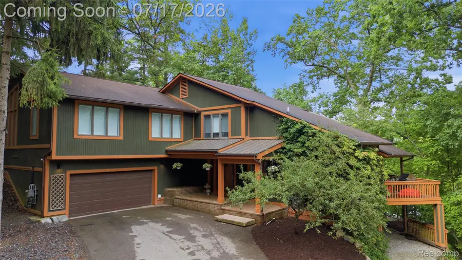 7375 Parkwood Drive, Fenton, MI 48430 - #2