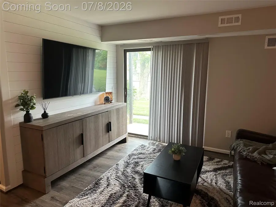 270 E 13 Mile Road #34, Madison Heights, MI 48071 - #2