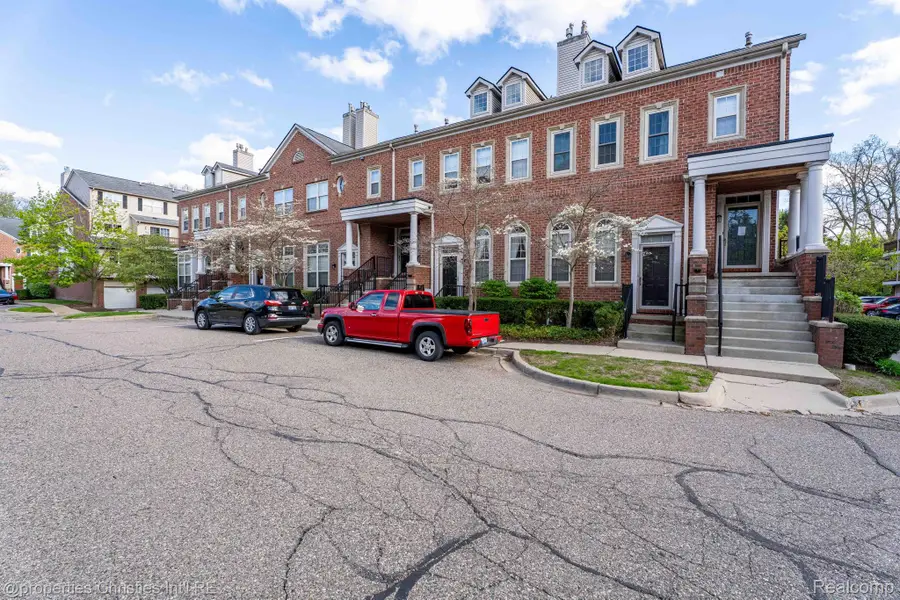 16854 Farmington Road, Livonia, MI 48154 - #2