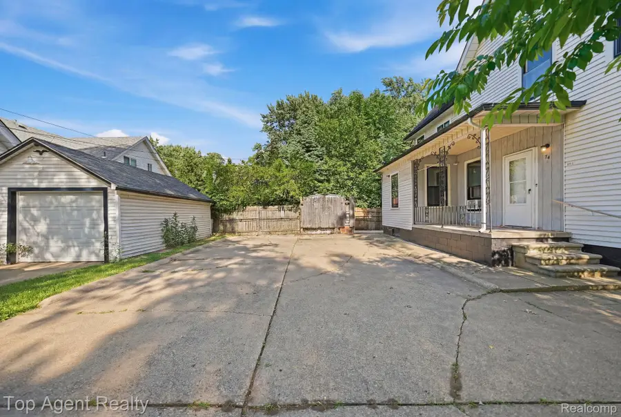 74 Washington Street, Mount Clemens, MI 48043 - #2