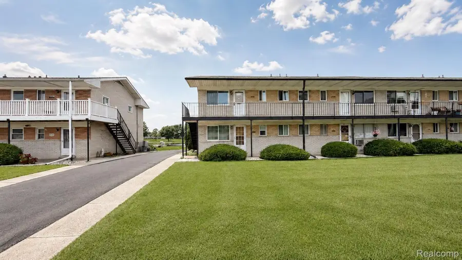 26945 Milford Road #34, Lyon, MI 48178 - #2