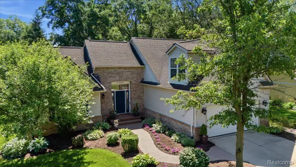 3180 Viking Drive, WalledLake, MI 48390