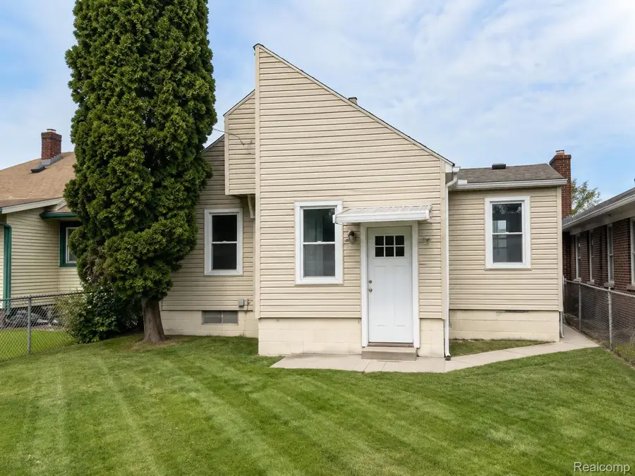 557 White Avenue, Lincoln Park, MI 48146 - #2