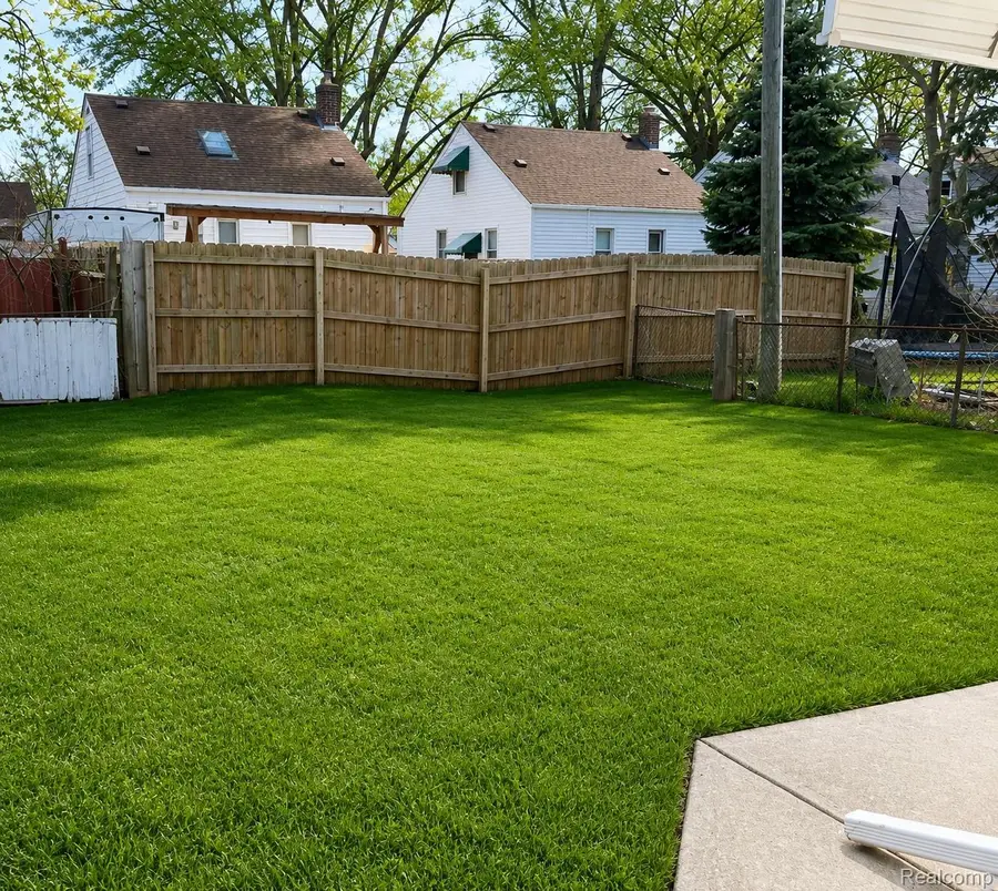 557 White Avenue, Lincoln Park, MI 48146 - #3