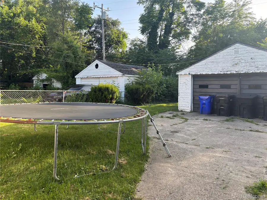 18681 Albion Street, Detroit, MI 48234 - #2