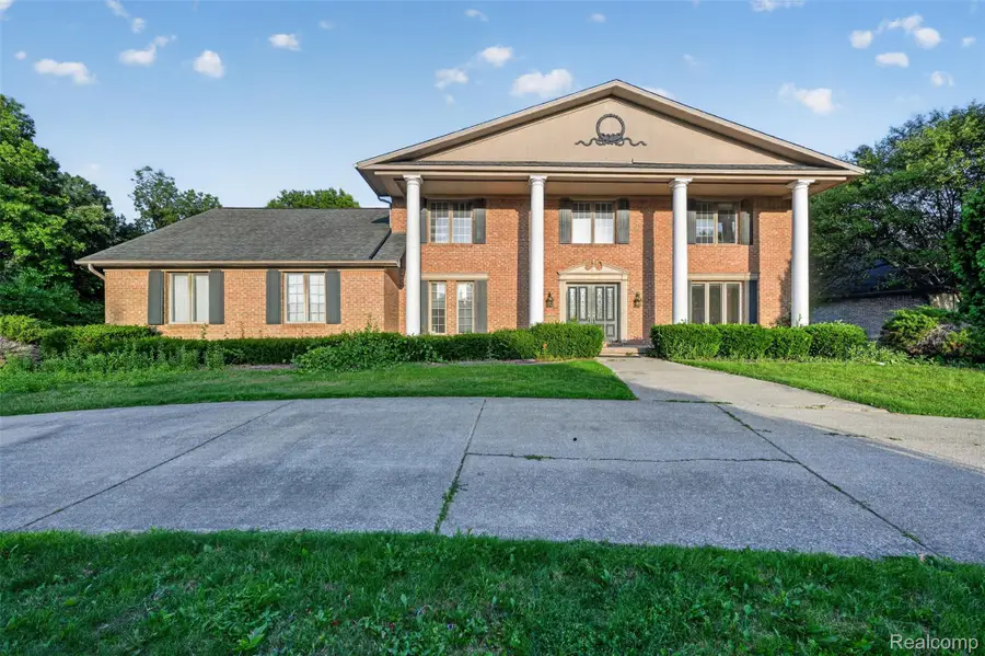 11549 Kings Coach Road, Grand Blanc, MI 48439 - #2
