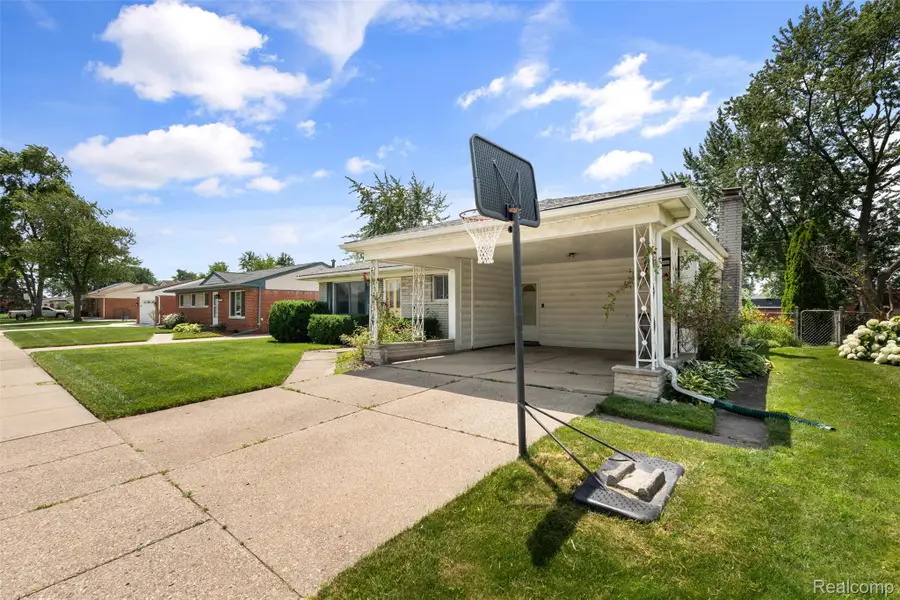35379 Lucinda Drive, Clinton Township, MI 48035 - #3