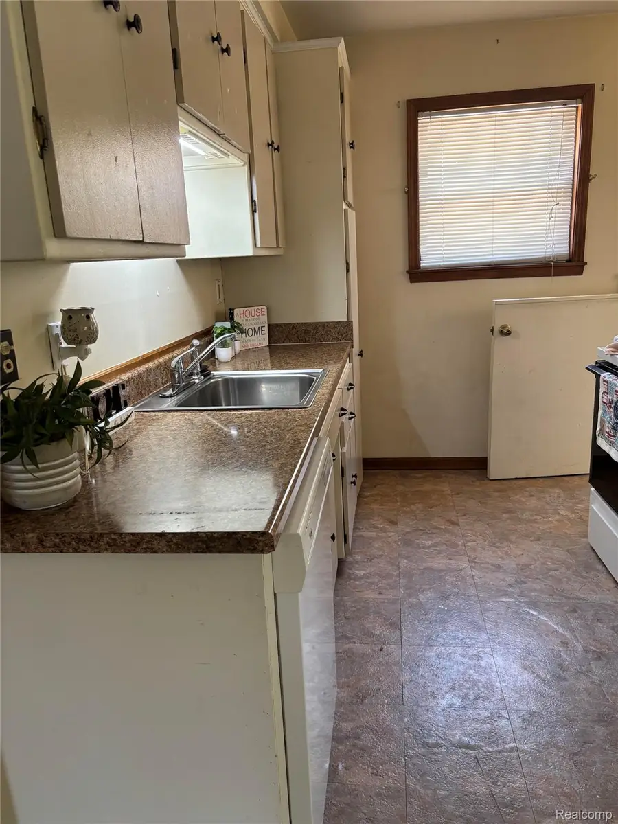 15745 Mulberry Street, Southgate, MI 48195 - #3