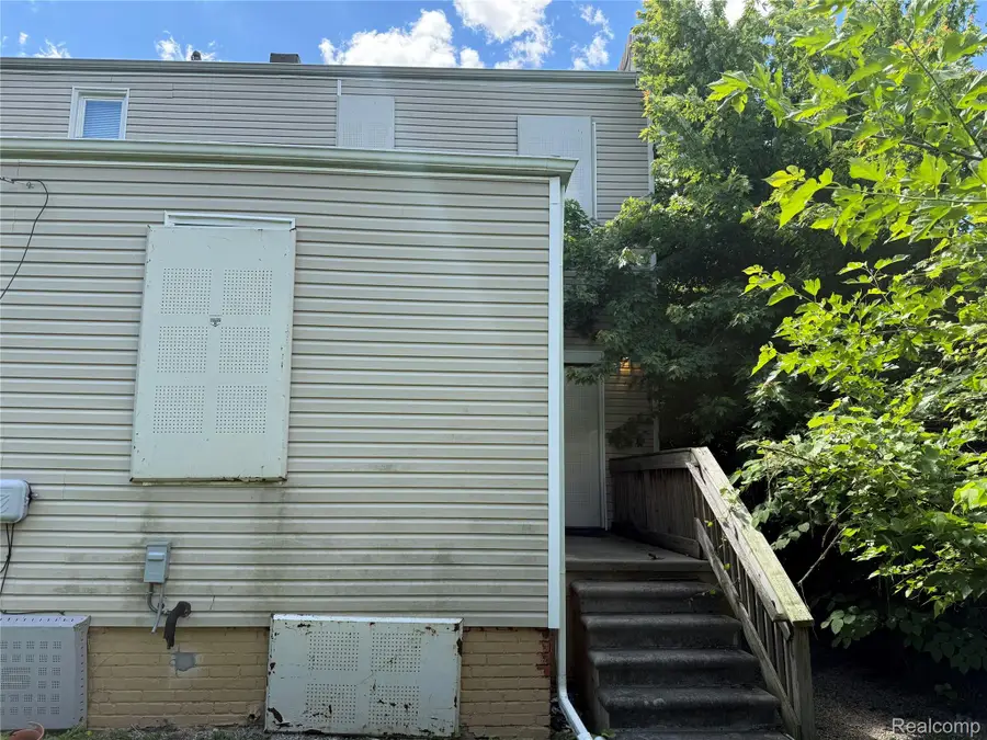 229 Leicester Court, Detroit, MI 48202 - #3