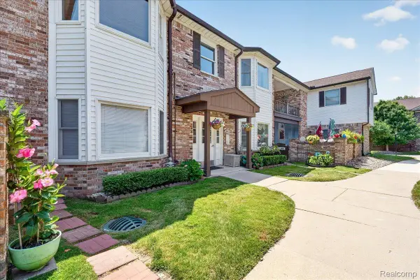 8421 Mathias #11, GrosseIle, MI 48138
